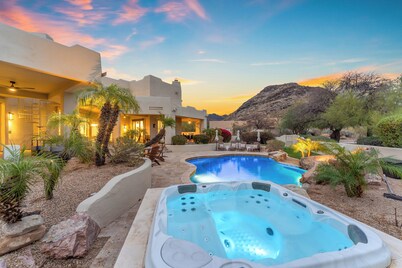 NEW Spacious 6-bedroom 5.5 Bath house in Scottsdale!