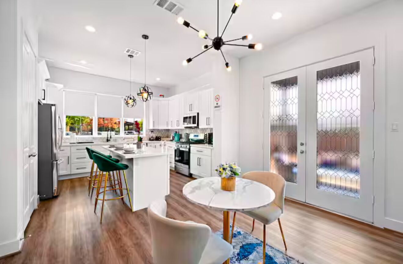 Kühlschrank, Mikrowelle, Ofen, Geschirrspüler