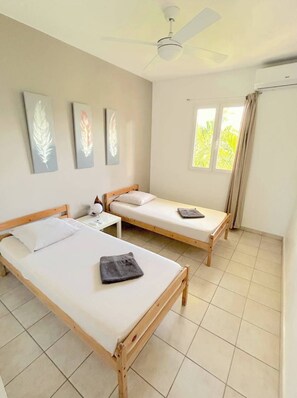 2 habitaciones, cuna de viaje, wifi gratis y ropa de cama