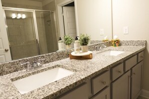 タオル、石鹸、トイレットペーパー