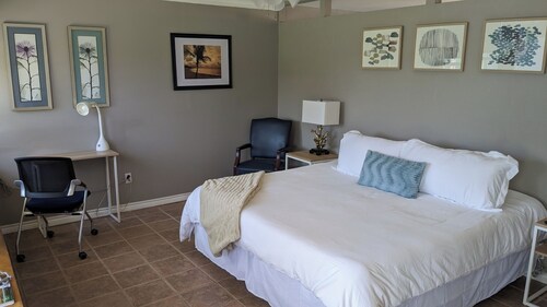 Cozy B- condo in charming Corpus Christi with WiFi, AC near Laguna Madre