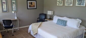 Cozy B- condo in charming Corpus Christi with WiFi, AC near Laguna Madre