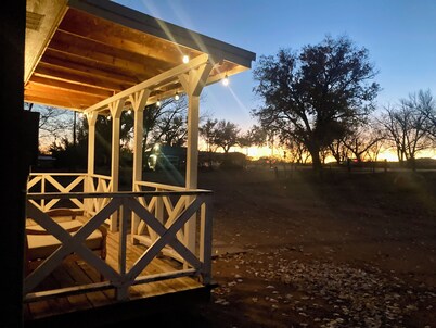Tiny Home ~ Mountains and City nearby!