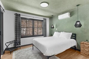 4 bedrooms, desk, free WiFi, bed sheets