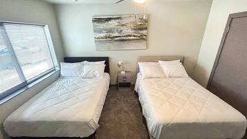 1 sovrum, skrivbord, strykjärn/strykbräda och wi-fi