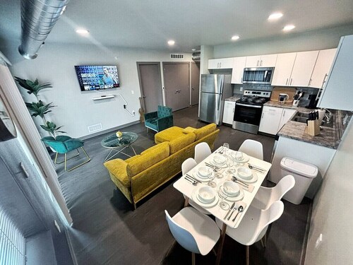 Modern Comfort Meets Affordable Luxury – Your Perfect Stay Awaits!