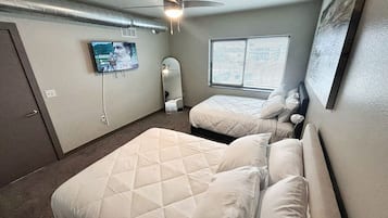 1 bedroom, desk, iron/ironing board, WiFi