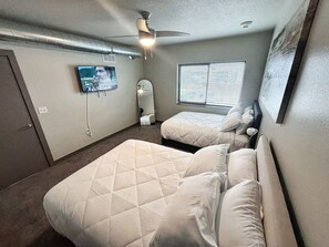 1 bedroom, desk, iron/ironing board, WiFi