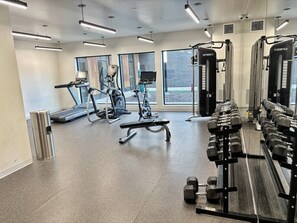 Fitness facility - Chic and Spacious Retreat – A Modern Escape Awaits You! (Des Moines)