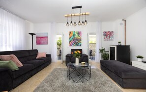 TV - Amazing home in Lucane (Lucane)