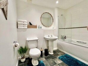 Sèche-cheveux, serviettes fournies