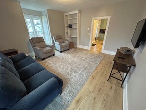 Smart TV - Charming Canton Getaway: 25 mins from Sioux Falls! (Canton)