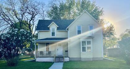 Charming Canton Getaway: 25 mins from Sioux Falls!