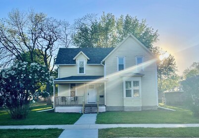 Charming Canton Getaway: 25 mins from Sioux Falls!