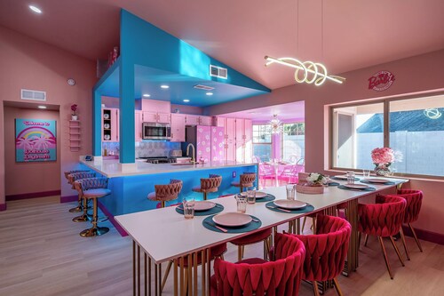 Dollhouse Daydream Barbie-inspired, Spacious 5-bedroom house with heated pool