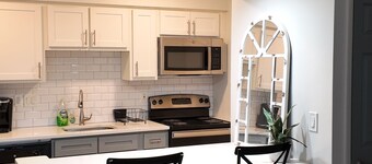 Cozy studio apartment in charming Huntsville with WiFi, & fitness room