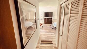 2 chambres, fer et planche à repasser, Wi-Fi, draps fournis