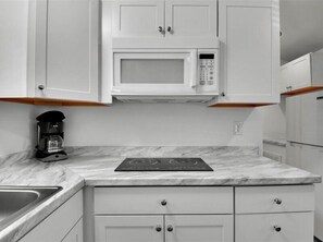 冰箱、微波炉、炉灶、茶具/咖啡用具