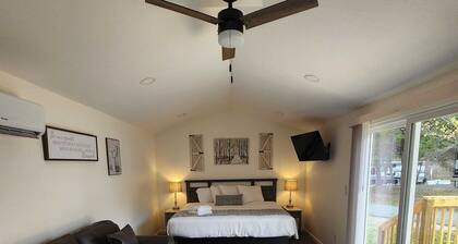 Pet-Friendly Studio Cottage in Pigeon Forge