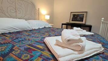 2 quartos, ferros/tábuas de passar roupa, Wi-Fi, roupa de cama