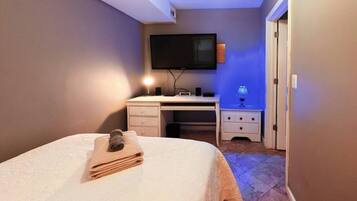 2 bedrooms, desk, iron/ironing board, travel crib