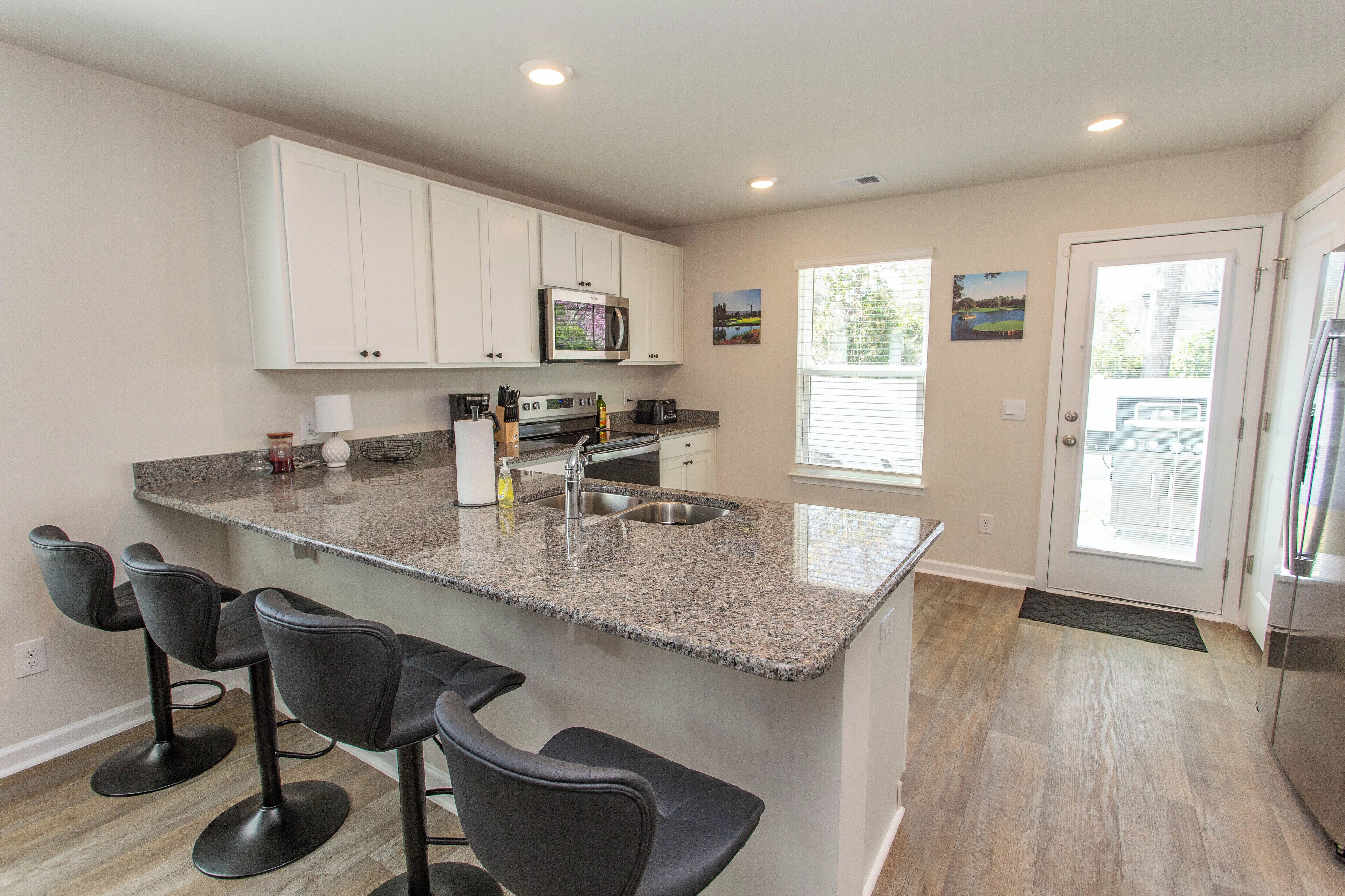 冰箱、微波炉、烤箱、炉灶