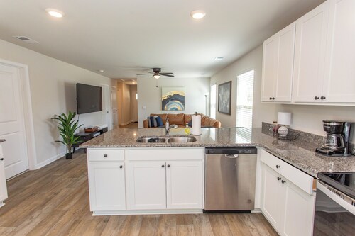 Charming 3-bedroom cottage with WiFi, AC in lovely Ocean Isle Beach