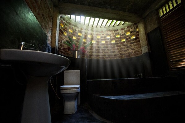 Handuk dan tisu toilet