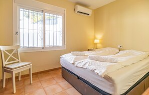 3 bedrooms, travel crib, free WiFi