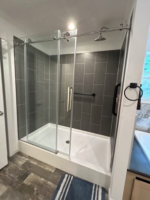 Whirlpool, Haartrockner, Bidet, Handtücher