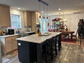 Dining - Creekside Retreat on Beech Mountain (Beech Mountain)