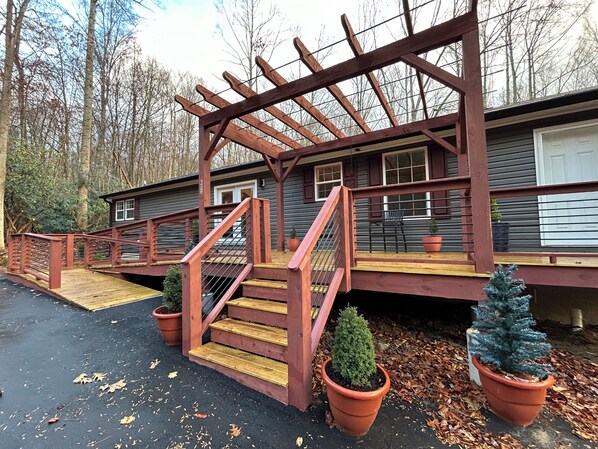 Exterior - Creekside Retreat on Beech Mountain (Beech Mountain)