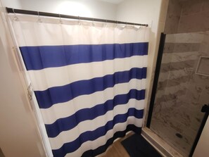 Shower, hair dryer, towels, toilet paper - Sea Level BSL 3BR 3BA Waterfront (Shoreline Park)