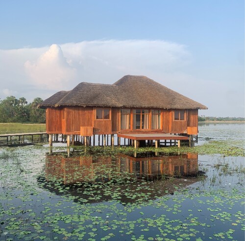 3-bedroom Luxury Villa near Nzulezu with WiFi, AC and Free Breakfast