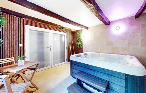Stunning home in La Douze with WiFi