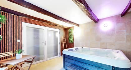 Stunning home in La Douze with WiFi