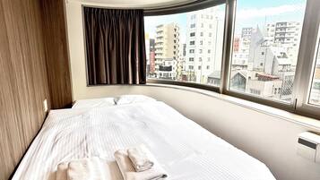 WiFi (無料)、ベッドシーツ