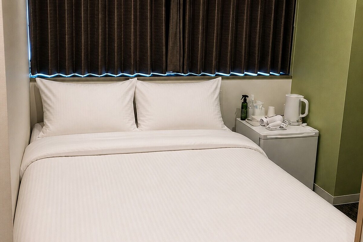 Habitación doble, no fumadores (With Bathroom and Toilet) | Wifi gratis y ropa de cama