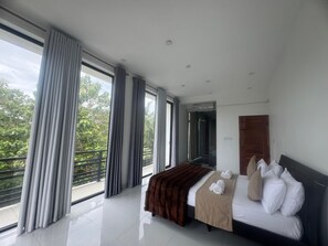 2 bedrooms, iron/ironing board, WiFi, bed sheets - Spacious 2-bedroom villa in wonderful Polonnaruwa with Bathtub, AC (Lakshauyana)