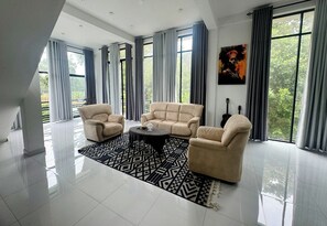 Interior - Spacious 2-bedroom villa in wonderful Polonnaruwa with Bathtub, AC (Lakshauyana)