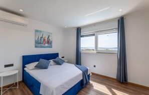 4 bedrooms, iron/ironing board, travel crib, free WiFi