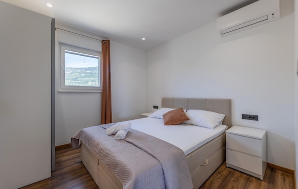 4 chambres, fer et planche à repasser, lit parapluie, Wi-Fi gratuit