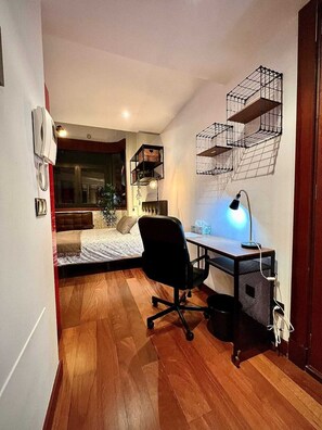 1 slaapkamer, een strijkplank/strijkijzer, wifi, beddengoed