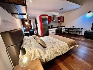 1 habitación, tabla de planchar con plancha, wifi y ropa de cama