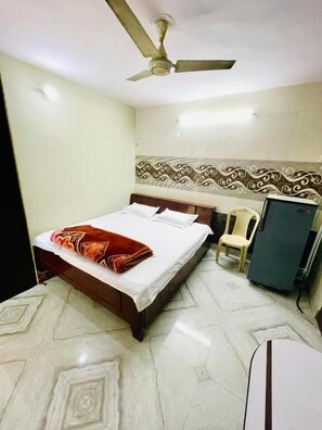 Laptop workspace, free WiFi - Aman Residency (New Delhi)