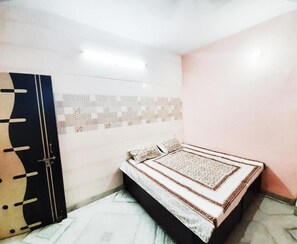 Laptop workspace, free WiFi - Aman Residency (New Delhi)