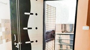 ノートパソコン用作業スペース、WiFi (無料)