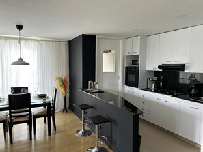 Mikrowelle, Ofen, Herdplatte, Geschirrspüler