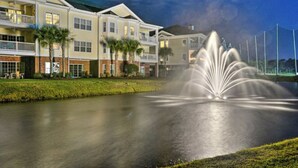 A waterfront hotel with a fountain, multiple balconies, and a well-maintained lawn. - Charming 3-bedroom Golf Villa in Murrells Inlet South Carolina (Murrells Inlet)