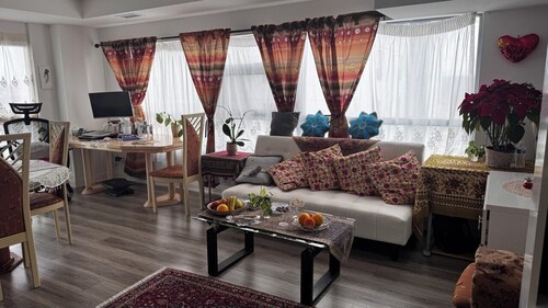Bright & fully furnished 1-Bedroom Condo - Short Term